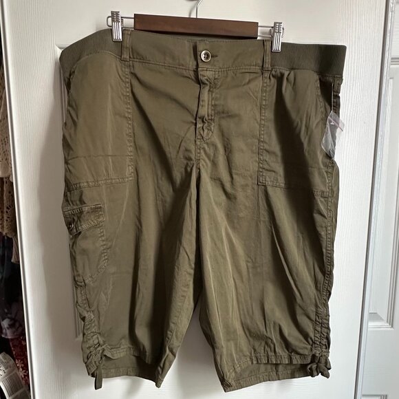 NWT Women's 22W EVRI Olive Green Elastic Comfort Waist Utility Skimmer Capris - Picture 1 of 9